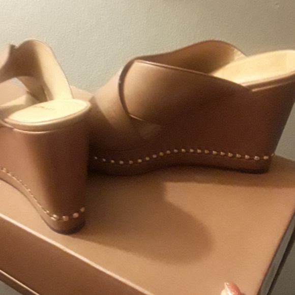 Coach Wedge - Picture 4 of 5